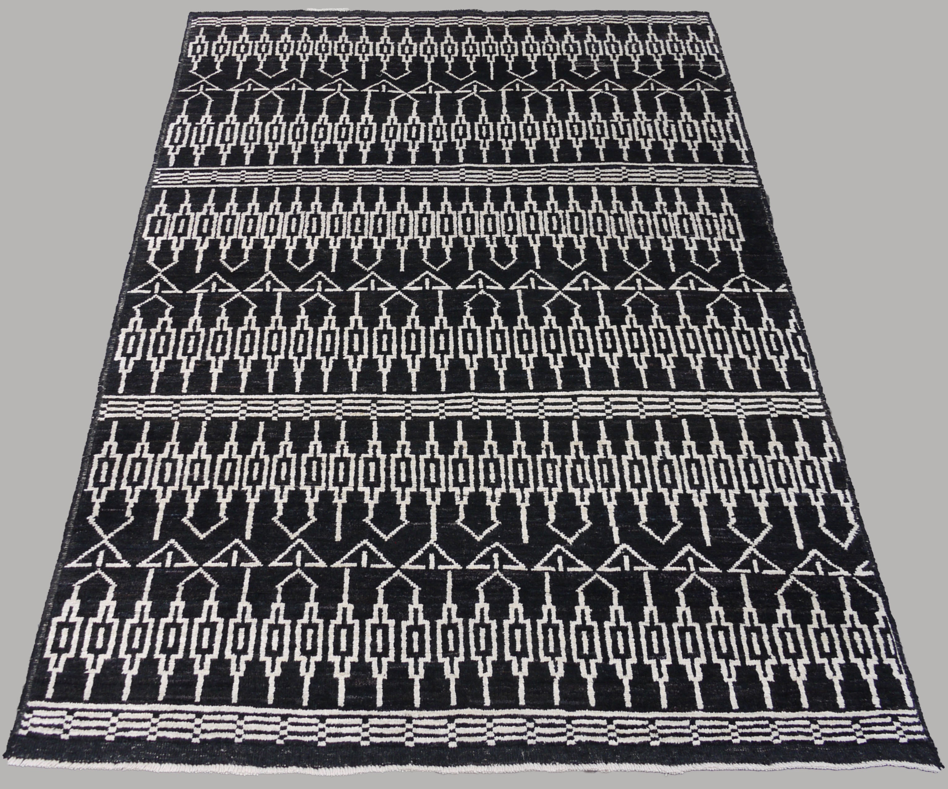 The Vineyard Path – Rug 80 (179 × 271 cm)